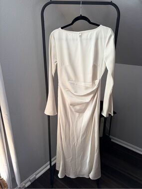 FLARE LONG SLEEVE SCRUNCHED MID DESIGN GOWN